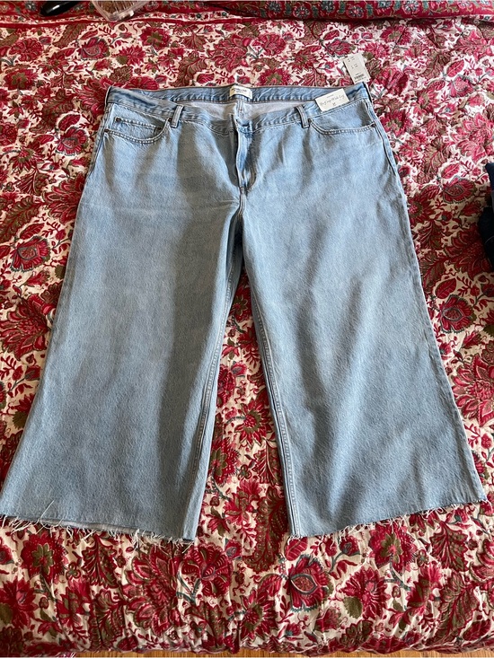 Abercrombie & Fitch Denim - Light Wash Wide Leg Cropped Jeans - Women